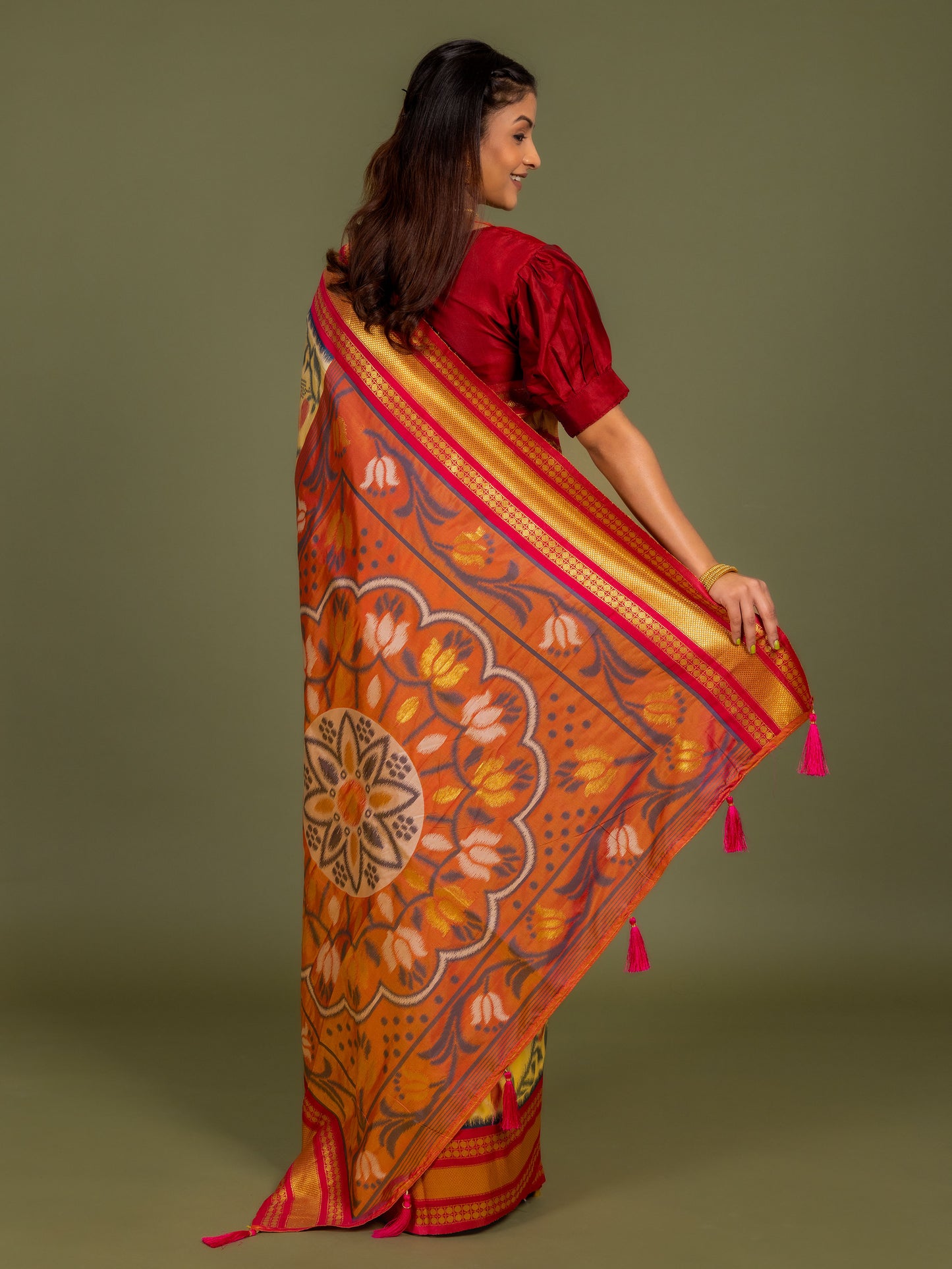 Cream And Zari Tissue Border Pochampalli Ikat Silk Saree