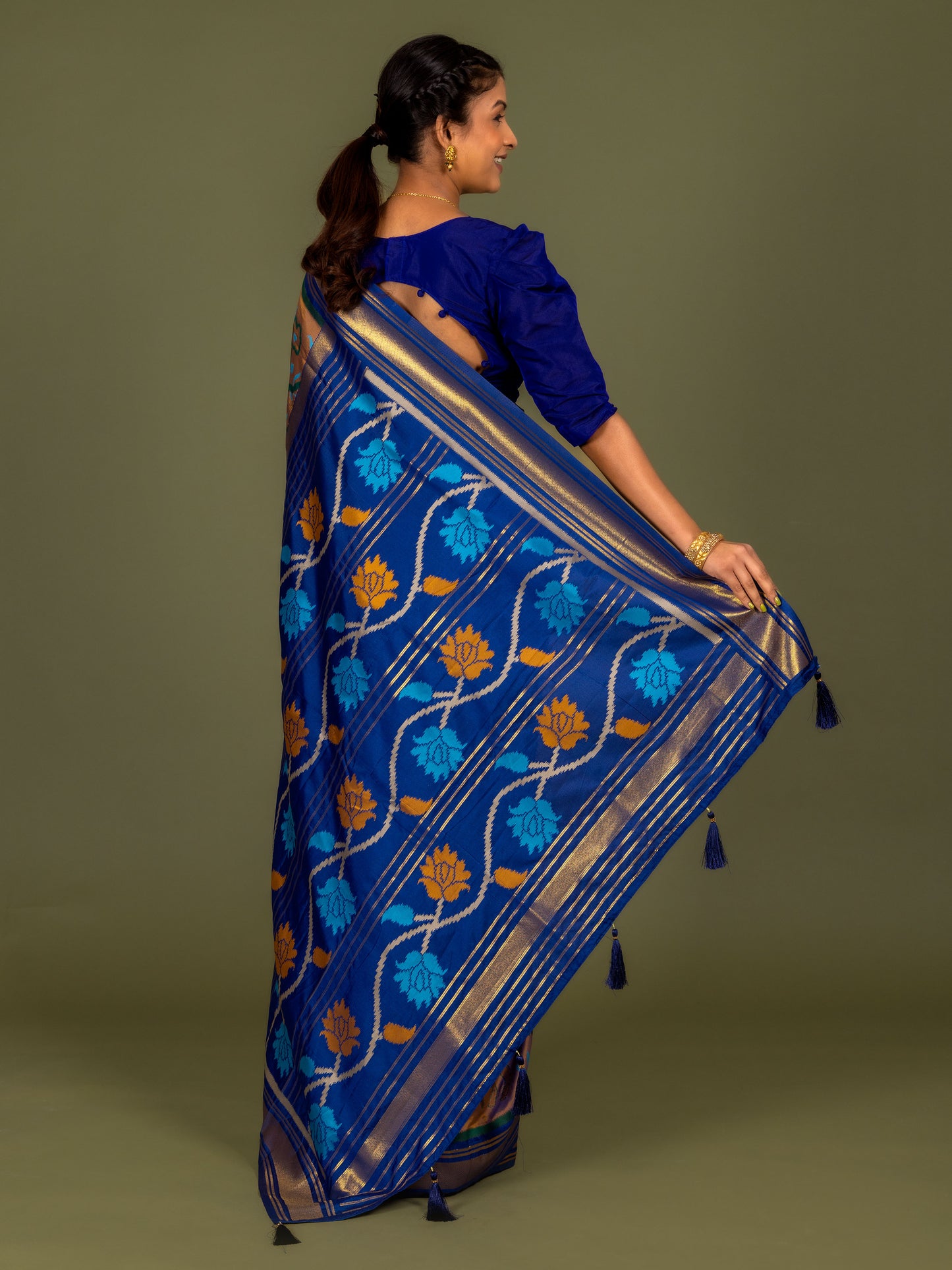 Graceful Blue Pochampalli Ikat Silk Saree
