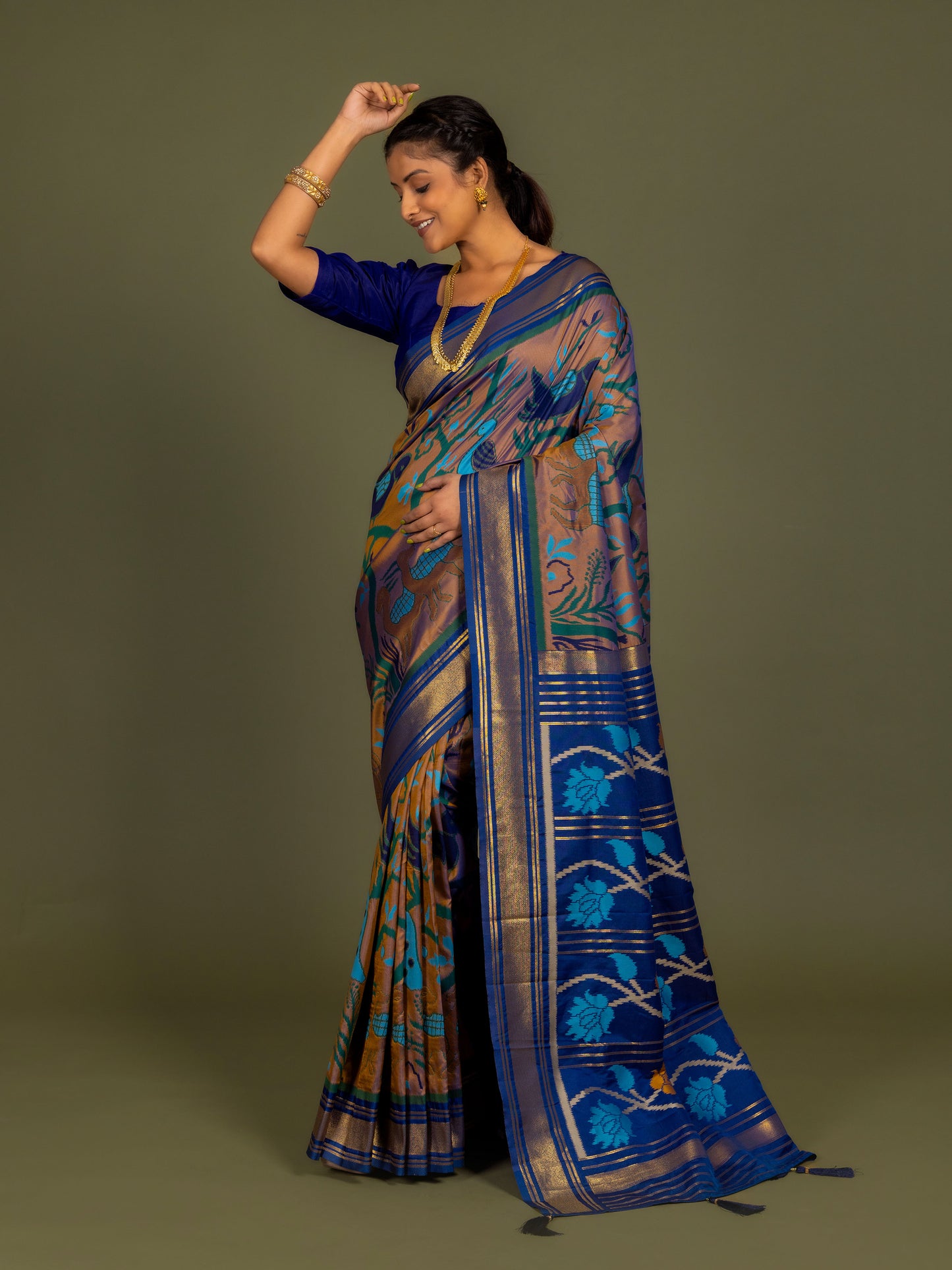 Graceful Blue Pochampalli Ikat Silk Saree