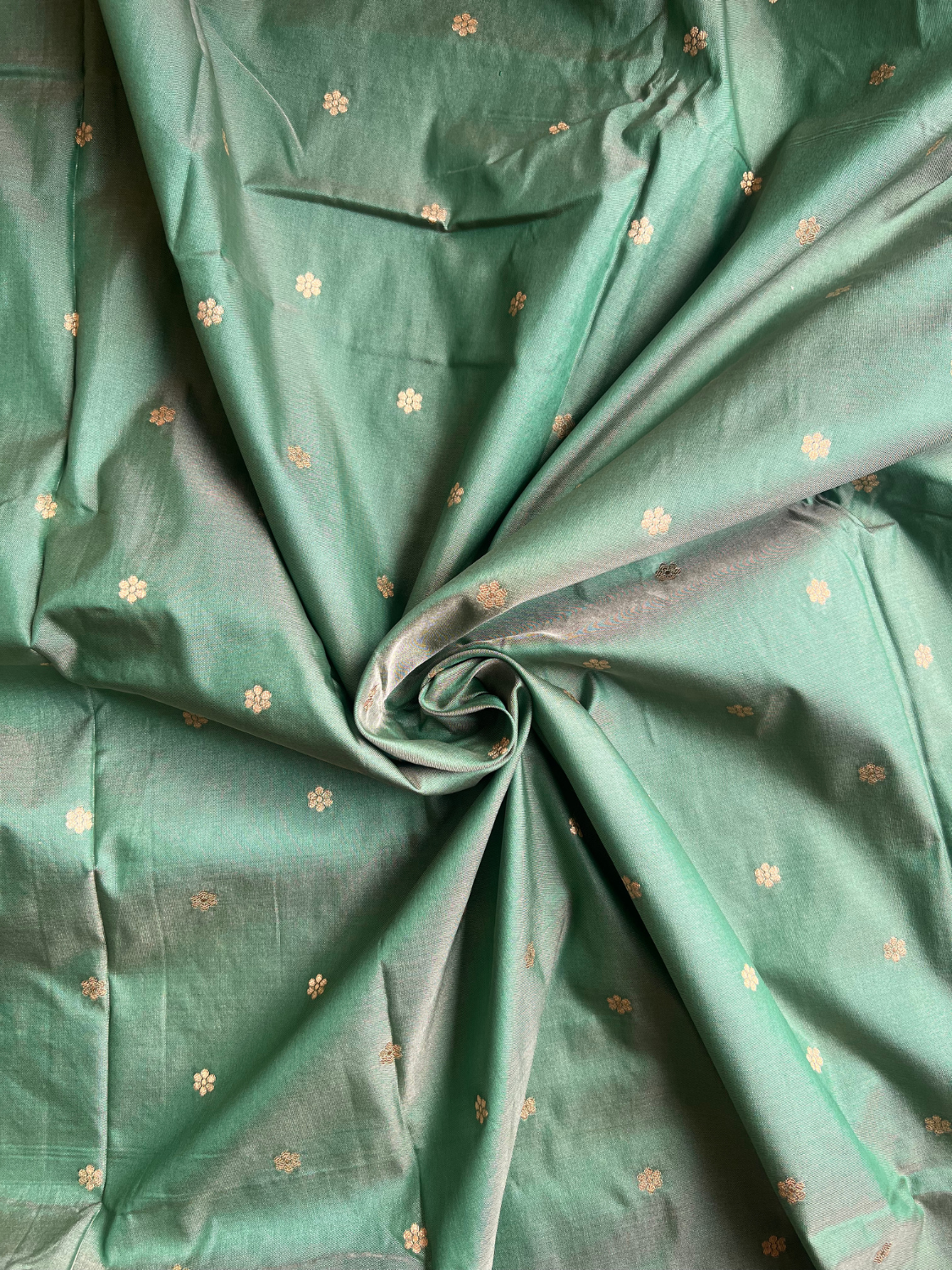 Cream And Green Zari Woven Silk Saree Durga Puja